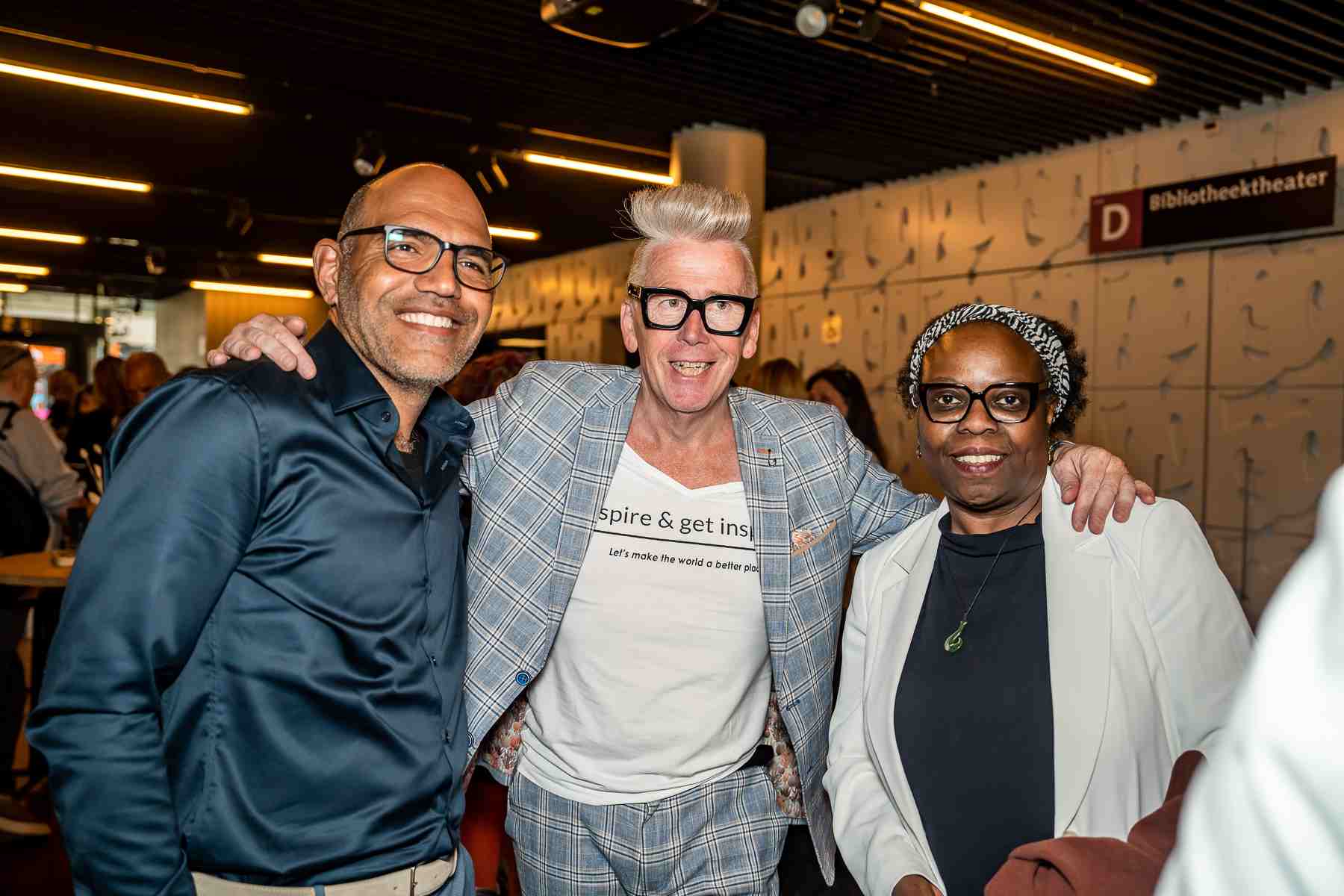 Foto boeklancering BUSINESS SUCCES met een smile www.company-optimizer.nl 140 v2 Foto boeklancering BUSINESS SUCCES met een smile www.company-optimizer.nl 140 v2