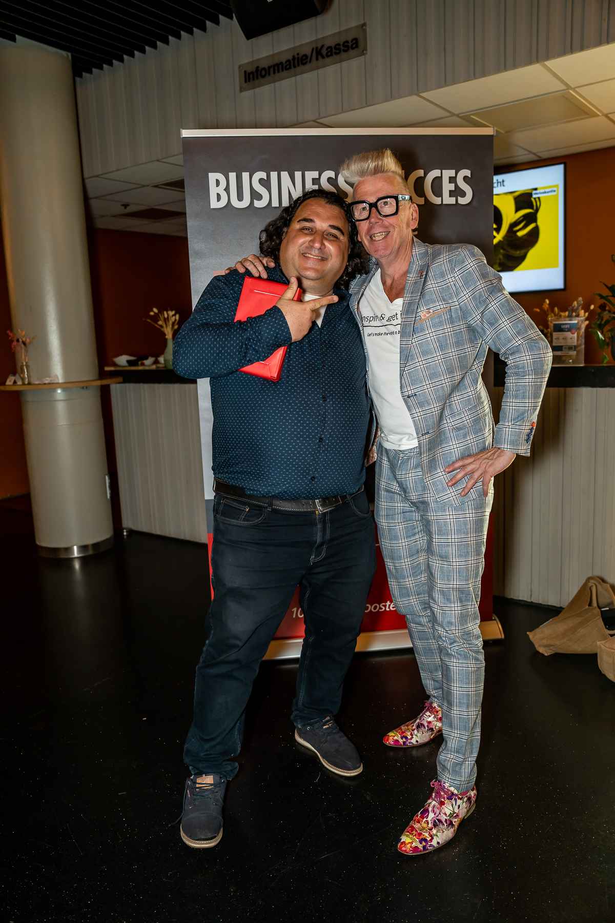 Foto boeklancering BUSINESS SUCCES met een smile www.company-optimizer.nl 83 www.company-optimizer.nl DSC05732